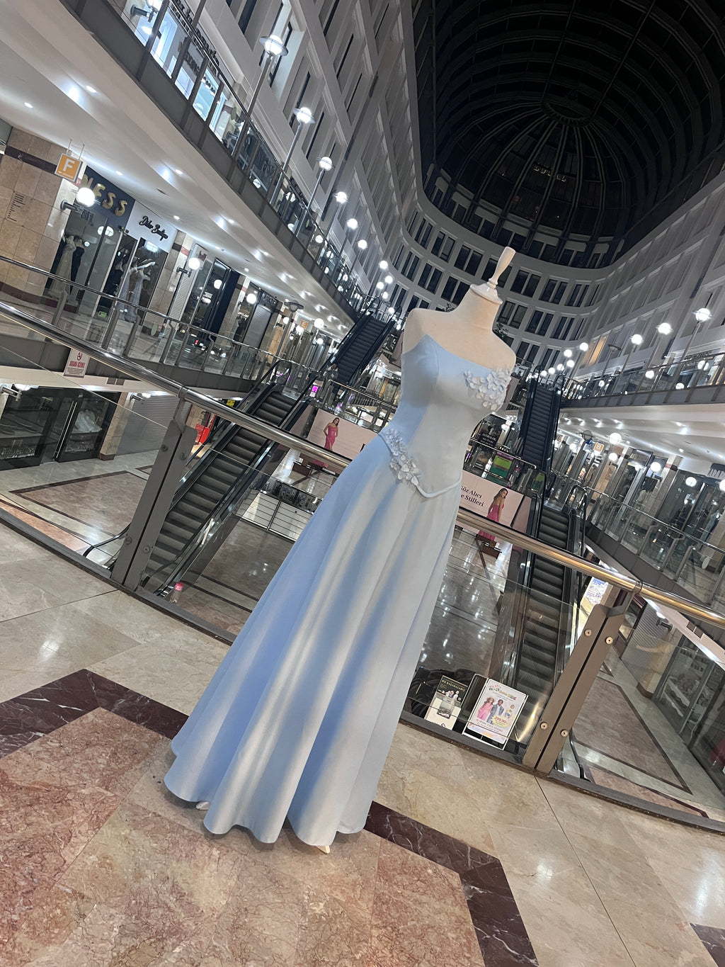 Buzmavisi Straplez Büstiyerli İki Parça Saten Elbise